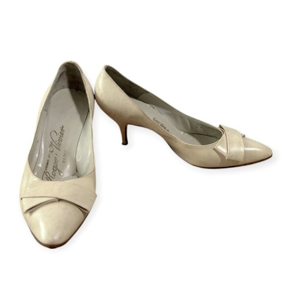 Vintage Roger Vivier Cream Leather Pumps with Flat Bow Detail, Size 5 1/2 - Picture 3 of 13